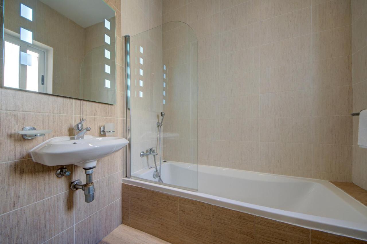 Sapphire Court 2 Bedroom Apartments By Shortletsmalta Sliema Dış mekan fotoğraf